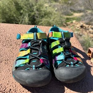 KEEN Newport Girl’s Size 11 Rainbow Sandals Closed-Toe Closed-Heel